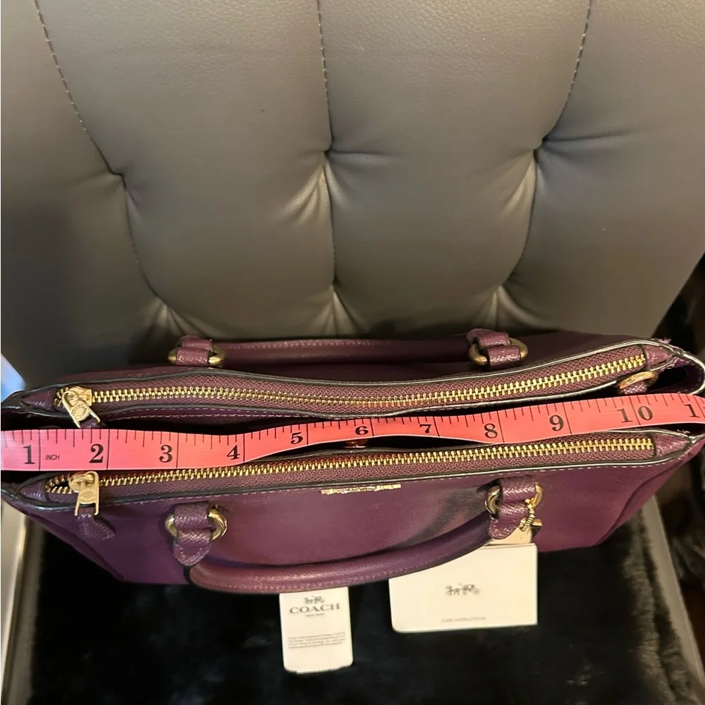 EUC worn twice! Coach Surrey Leather Bag - Picture 7 of 7